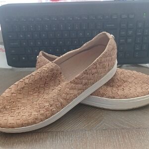 Donald J. Pliner Tan Weaved Cork comfort slip on shoes Size 9.5 New